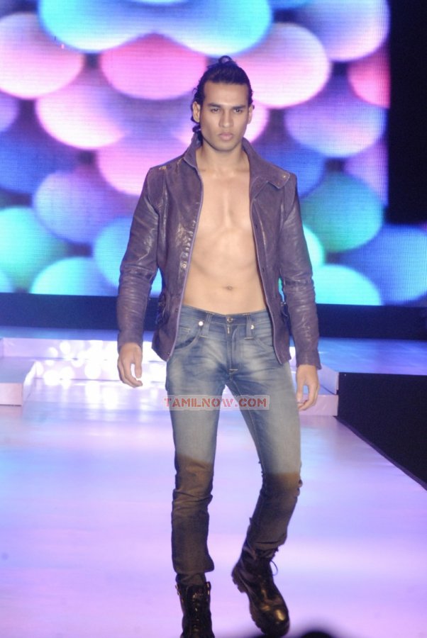 Leather Fashion Show 2013 2852