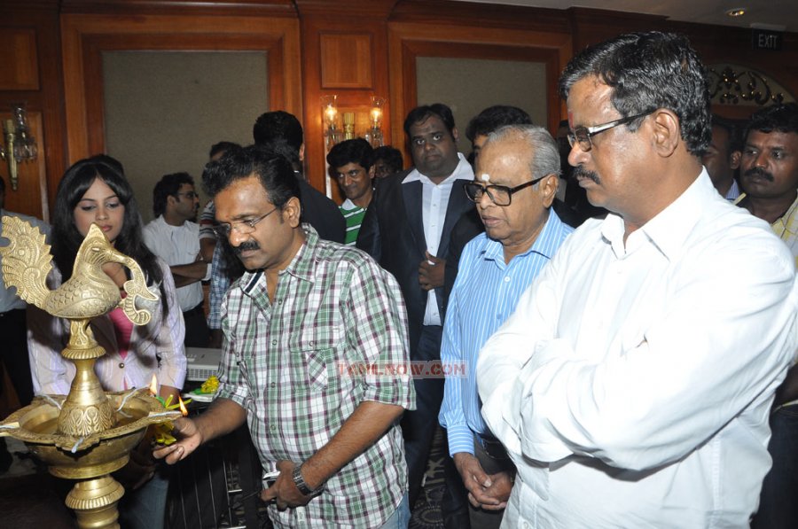 Nalanum Nandhiniyum Movie Launch Photos 9644