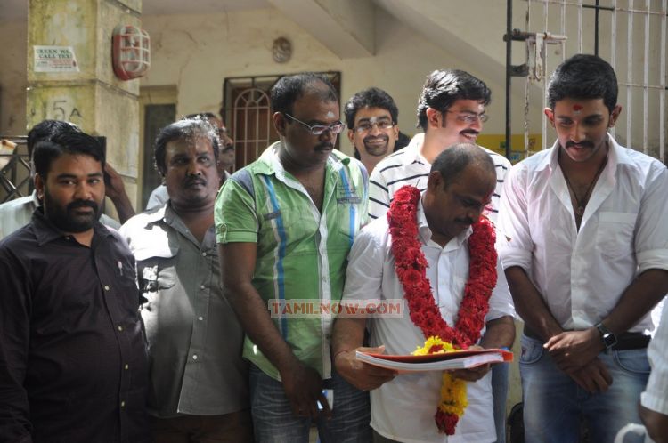 Nallathane Poittirukku Pooja 7167