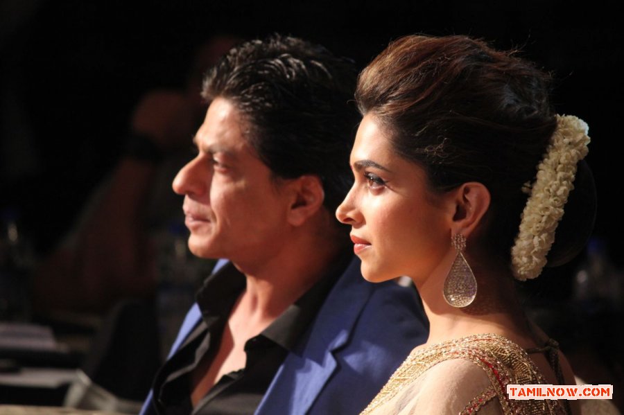 Shahrukh Khan And Deepika Padukone 518