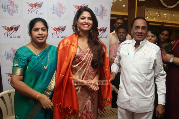 Parvathy Omanakuttan Launches Kovai Palam Silks 646