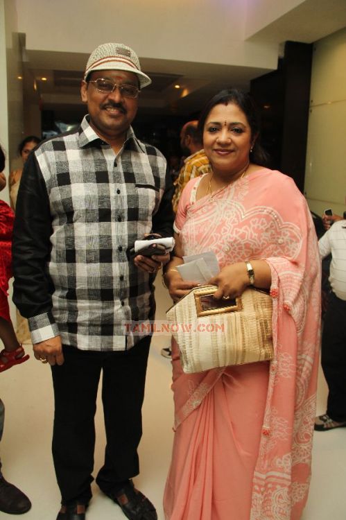 Bhagyaraj And Poornima At Ra One Premiere 360