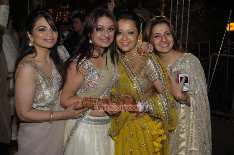 Sonia Agarwal With Reema Sen 198