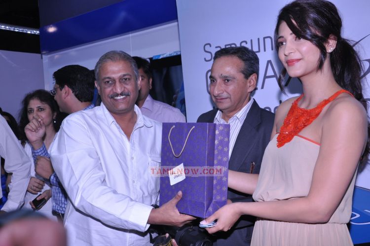 Shruti Haasan Launches Samsung Galaxy S3 2446