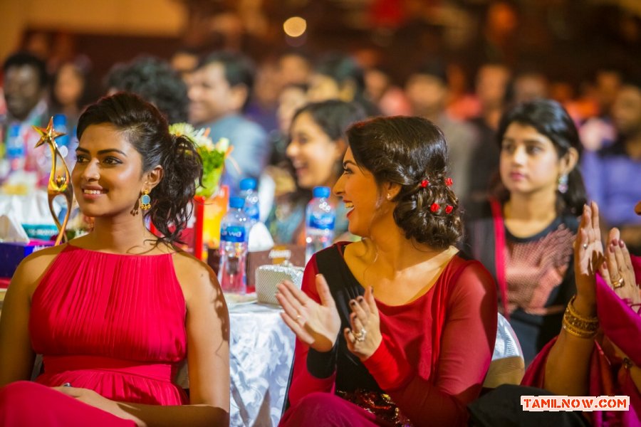 Amala Paul Hansika At Siima 2013 901