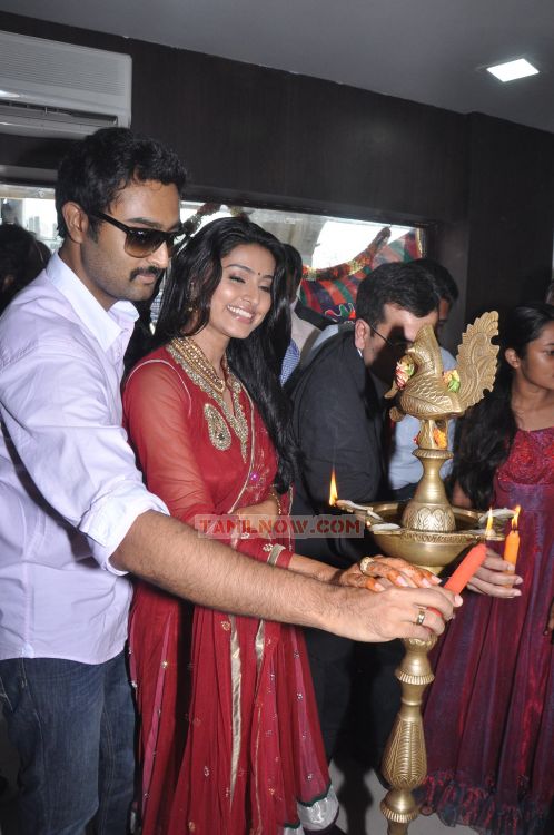 Sneha And Prasanna Inaugurate Bath Caff Showroom 1076