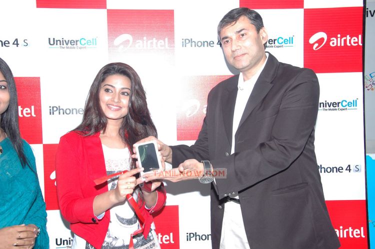 Sneha Launches Iphone 4s Airtel 8817