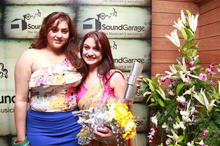 Namitha And Sonia Agarwal 780