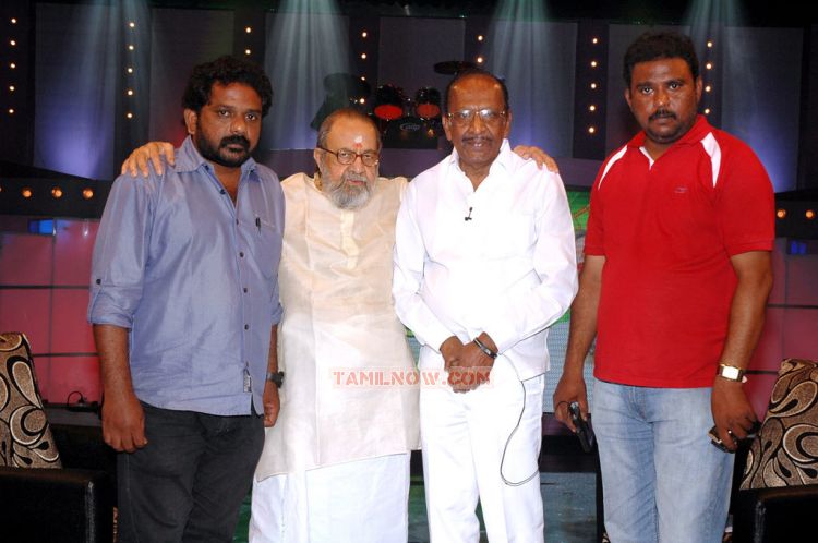 Stars With Vaali 1000 In Vasanth Tv Event 8325