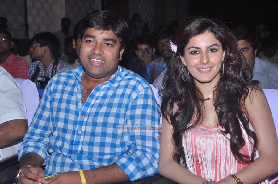 Shiva And Isha At Thillu Mullu Pressmeet 689