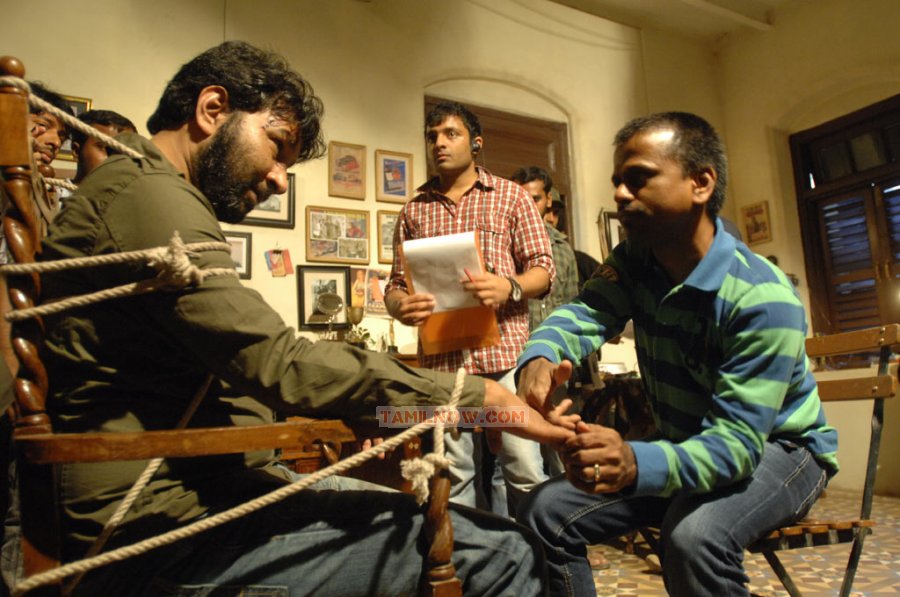 Thuppakki Working Stills 367