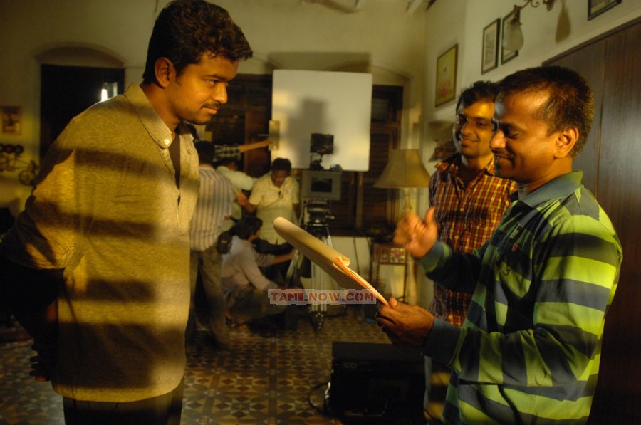 Thuppakki Working Stills Photos 3573