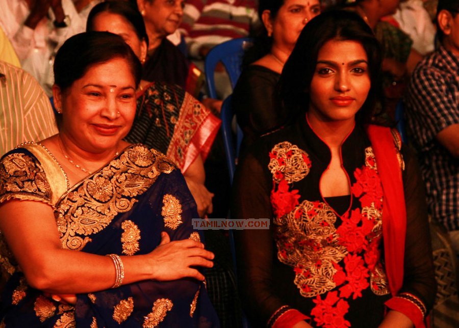 Kovai Sarala And Dhansika 674