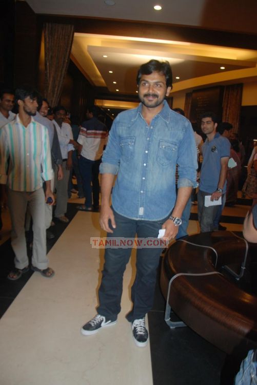 Karthi At Vettai Premiere Show 300