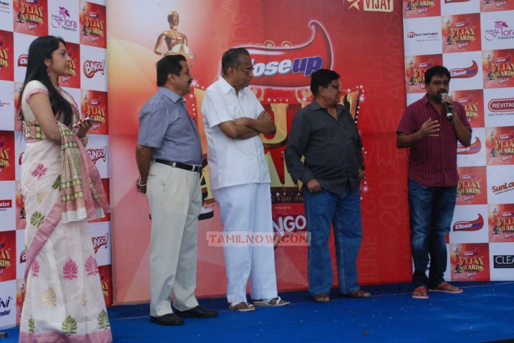 Vijay Awards Rasigan Express Bus Flag Off Stills 5414