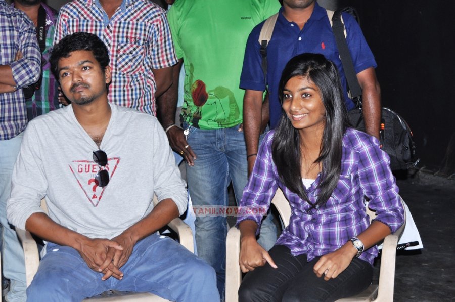 Vijay Visits Sattam Oru Iruttarai Shooting Spot 5779