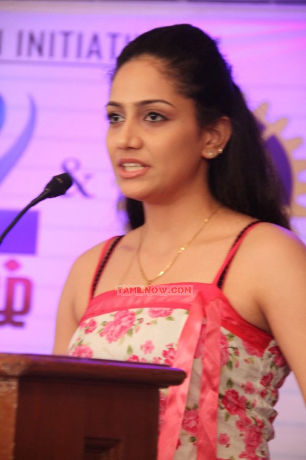 Zee Tamil Jai Ho 2013 Scholarship Program 6421